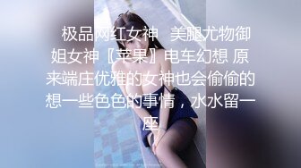 花臂纹身娇小身材贫乳美女小姐姐，性感开档黑丝高跟鞋，振动棒抽插坐在浴室地上自慰，跪着翘起美臀摆弄