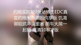 【新片速遞】❤️❤️调教漂亮小女友，带上项圈，翘起屁股小皮鞭拍打，埋头吸吮吃屌，表情很妖娆，让人欲罢不能