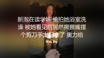 穿黑丝的小母狗露脸让渣男玩弄，道具玩弄骚逼抽插手抠，口交大鸡巴，不带套就开草