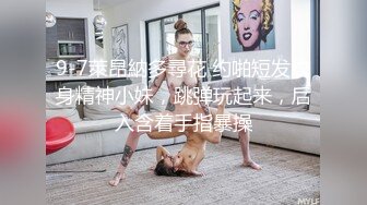 白白胖胖丰满女友，小心翼翼拿纸巾给男友擦J8，爱惜用嘴吞吐