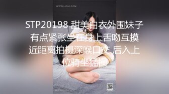 黑裙美少妇和老公逛商场真空无内出门整个肥臀一览无遗诱人美缝让人想进入一探究竟