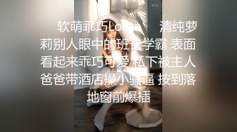 【新片速遞】   大金链子中年夫妻，露脸无套女上位啪啪做爱，打奶炮，卖力深喉花样姿势很多真会玩