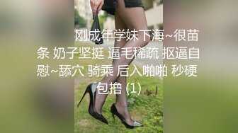 商场TP蹲着挑选商品的黑色上衣妹子奶子