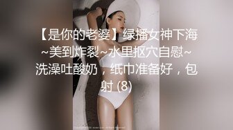 气质妖艳极品美女！连体渔网袜激情操逼！张开双腿扣弄无毛骚逼，沙发上骑乘位，爆操骚穴清晰可见