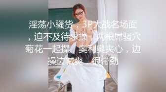 小吃店女厕全景偷拍花裙少妇撅着屁股尿尿肥美鲍鱼刚好呈现在眼前