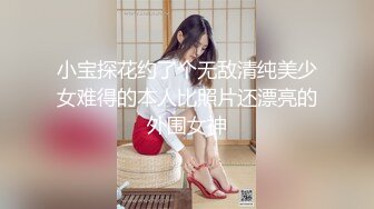 大屁股老婆光著洗衣服