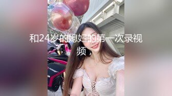 专注人前露出与路人同框美腿女神GI9ZA视图集，公园超市广场哪人多往哪去和老登一起锻炼 (7)