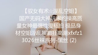 高颜值TS夏娜小姐 撸了个妆美美哒迎接客人，干净的大鸡巴好可口，舔得十分到位，舒服到爆炸哦，射了满满一嘴！ 