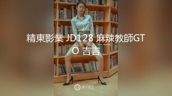 175CM美腿御姐，黑丝高跟鞋，跪在椅子后入美臀，矮个男抱起来操，征服小骚货，搞的舒服了