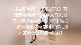 清纯系天花板嫩妹小小卡哇伊兔耳朵，半脱下内裤揉捏奶子，掰开蝴蝶逼粉穴，毛毛挺浓密，跳蛋震动麻麻的