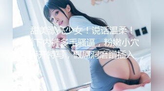  色魔摄影师诱惑极品身材的美女模特拨开粉嫩的鲍鱼