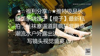 周末在家无聊用J8喂女友，舔的真舒服射了好多在脸上