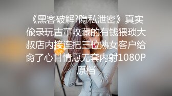 【极品泄密】纹身美女很认真的吃男友的鸡巴，被后入操的淫水直流