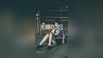 【新片速遞】 无毛逼大奶人妻少妇镜头前的诱惑，全程露脸一个人大秀直播，各种发骚诱惑，揉奶玩逼看特写，淫声荡语不断