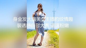 自宅に呼んだ働くうぶ娘（配达员/介护士/家事代行）に下品なSEXを见せつけて巻き込み混合3Pを楽しむ変态カップル2