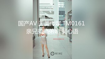 社会小哥兄弟两一起草风骚女友，全程露脸把逼干，性感粉嫩水又多，哥俩轮草骚穴，欢声笑语不断精彩不要错过