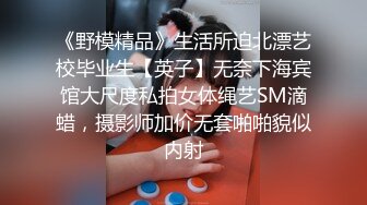 今天勾引快递小哥，小哥很害羞，第一次遇到这么主动的美女，事后小哥说还要来找我