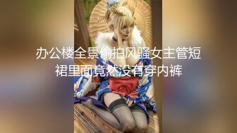 潜入网吧女厕偷拍附近的美女大学生，没想到鲍鱼那么黑