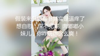 张得还可以的90后妹子自拍前对这镜头摆出剪刀手 国语对白