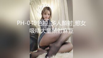 浴缸里搓泡泡小巧玉手握住两只玉物，精心呵护保养，给乳头来回按摩，婴儿般粉透的两只白兔