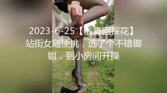 金牌小野貓年後回歸首秀，越來越騷了躲在衛生間開搞，性感內褲脫光扭屁股，道具插入騷逼特寫展示，呻吟騷浪