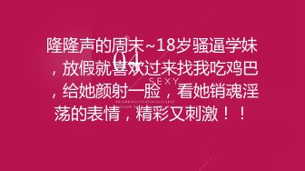 皮肤白皙身材丰满御姐赤裸裸坐在床上，这销魂美景立马让人沦陷冲动，硕大软软乳房光滑黑丝啪啪大力抽送