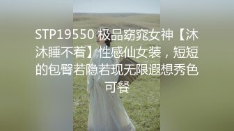 长相甜美粉衣妹子TP啪啪，调下情再洗澡舔弄特写口交，扣逼床边大力猛操呻吟娇喘