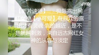 理發店沙發上坐等女伴氣質美女,微張的白皙美腿不慎露出私處,甜美聲音更是聽醉了