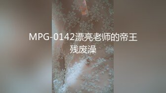  黑丝诱惑跟狼友互动撩骚精彩展示，揉奶玩逼掰开骚穴特写撅着屁股给狼友看精彩别错过