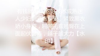 两个可爱年轻的姐妹花镜头前一期诱惑狼友，淫声荡语互动撩骚听指挥，互相舔奶玩逼道具抽插，呻吟可射真刺激