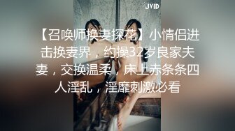 极品柔嫩的小美女【咀迷人】坐在阳台看风景，给你们看看什么叫真正的粉嫩阴穴 自慰扣进去小小的洞口，娇喘呻吟巨好听 小淫女一只！