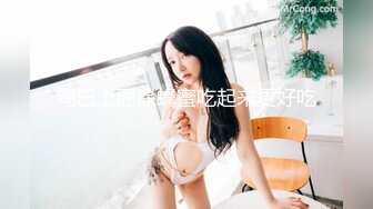   网红美女下海诱惑！情趣装黑丝，露出白嫩贫乳，一脸呆萌，振动棒磨蹭，抽插无毛小穴