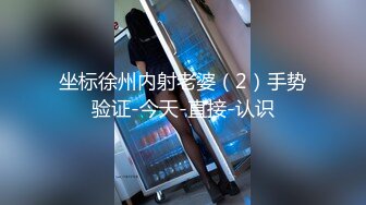 高颜值大奶美女户外吃鸡