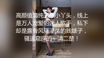 商场女厕全景偷拍美女职员的一线馒头小美鲍