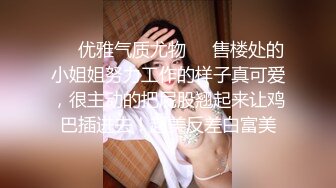   颜值御姐精彩演绎，全程露脸群P淫乱，AV级大作嘴里叼两根鸡巴下面还被舔逼