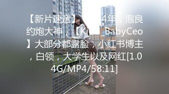 母狗老婆张开双腿自慰, 被老公揉骚逼特写