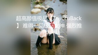 【新片速遞】  颜值网红脸妹子，道具自慰特写私处外阴有点黑，但是里面还是粉红的蝴蝶逼水水很多