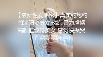 大屌胖哥约操姐妹介绍马尾小姐姐，修长美腿高跟鞋，两个大奶子身材很不错，超近视角拍摄，扶腰后人侧入爆操