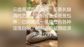  颜值御姐精彩演绎，全程露脸群P淫乱，AV级大作嘴里叼两根鸡巴下面还被舔逼