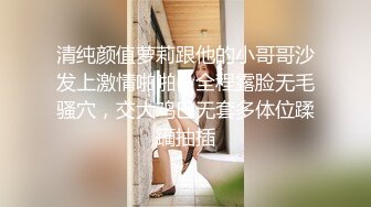  白皙美乳马尾辫少妇居家夫妻直播啪啪，跪在床上深喉交，骑乘上下套弄晃动大奶子