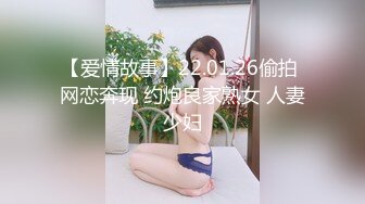  夫妻找单男玩3P 女警制服 俩鸡巴不给力假屌助力