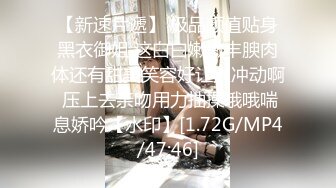 极品颜值女神小美！没男人道具自慰！伸进内裤摸穴多是淫水，跳蛋震动骚穴，搞的小穴湿哒哒