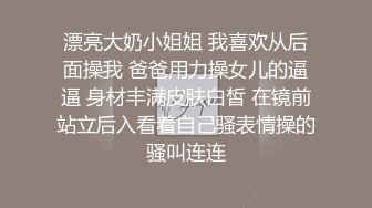   逗比大哥鸡巴都不硬还学人玩直播，让漂亮的小嫂子舔半天都不能插入