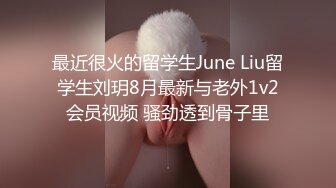 自制字幕 高颜值黑色长裙妹子沙发开始热吻深情，沙发上开怼狂艹