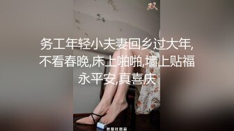   长发纯欲型超高颜值御姐，黑丝美腿顶级双飞名场面叫来闺蜜搞双飞，两个骑在哥哥身上，轮流着干她们