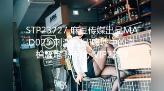 吊钟奶子制服黑丝丰满骚少妇，蝴蝶白虎穴，女上位无套啪啪，瘦瘦小哥很很操