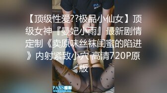 极品尤物网红女神，颜值身材多在线，顶级美腿，吊带白丝，扭腰摆臀，无毛肥唇美穴，掰开超紧致