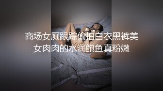 时尚妙龄女郎性感连衣裙真是爱了和俩西装男跳舞喝酒玩暧昧调情勾引脱光衣服吃屌开操