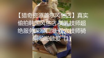 珍珠内裤开档黑丝露脸小甜心跟大哥激情啪啪，埋首胯下口交大鸡巴