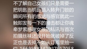 御姐女王极品美脚足交吐奶，双脚帮你释放精液太爽了，完整购买